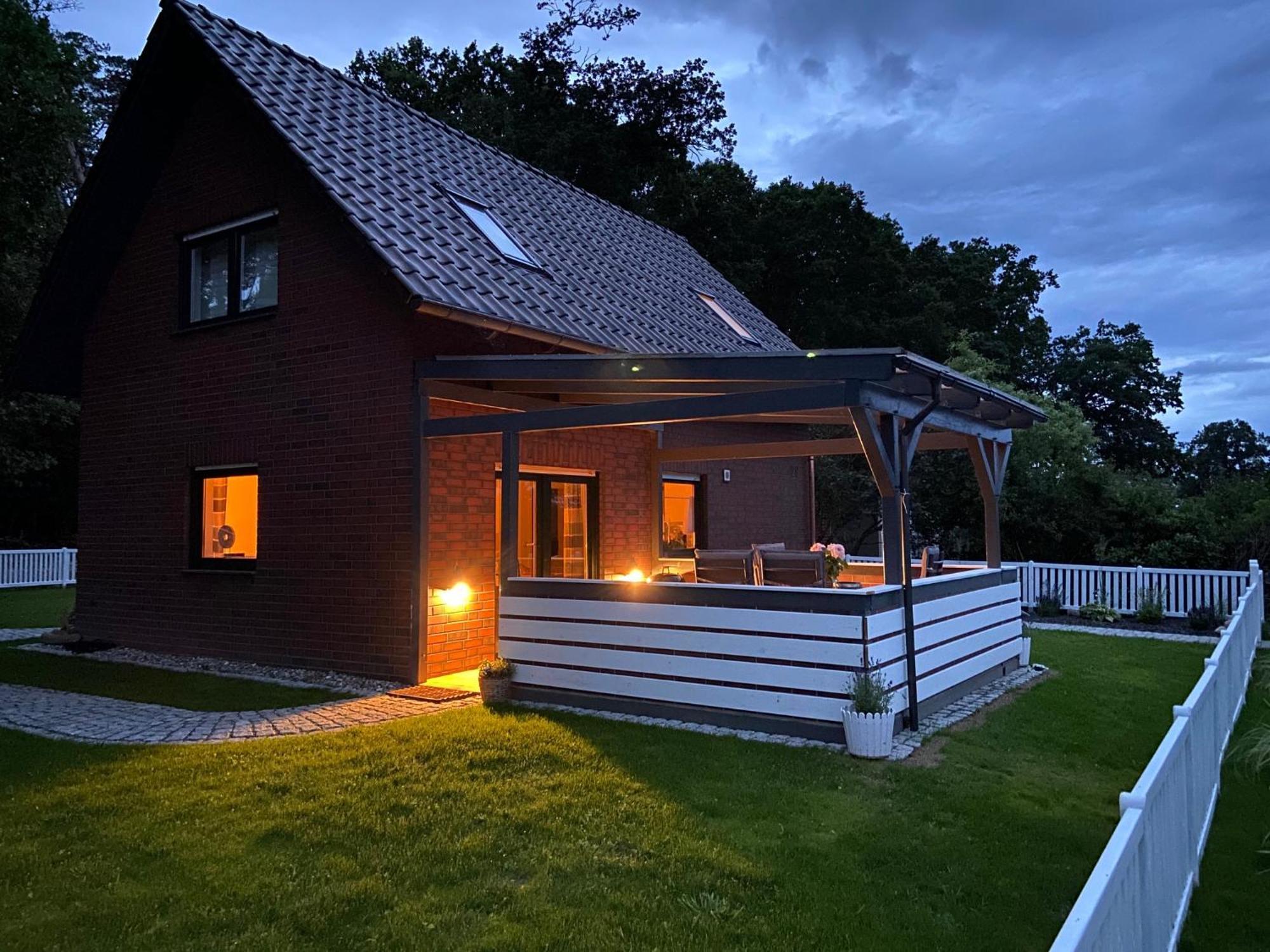 Strandhaus Mathea - Ruhige Lage Direkt Am Fleesensee - Parkplatz, Kamin, Sauna - Familienfreundlich Unter Gohren Luaran gambar